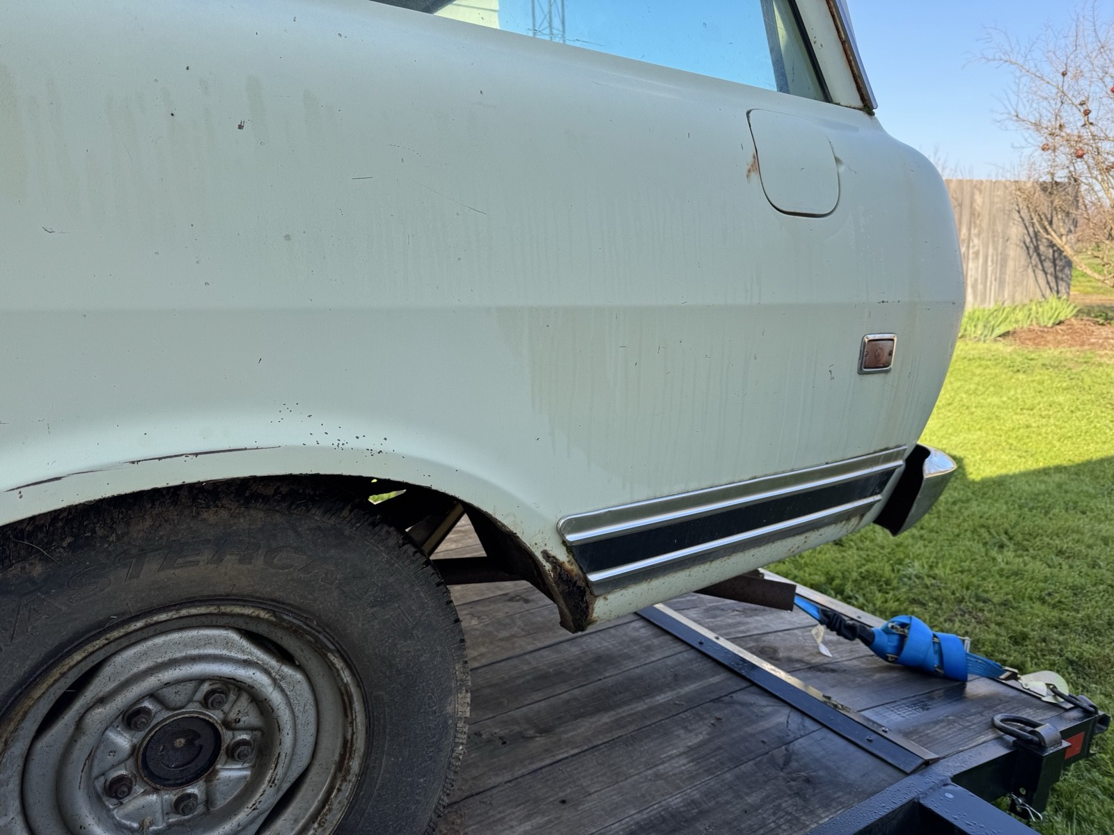 International-Travelall-1973-8