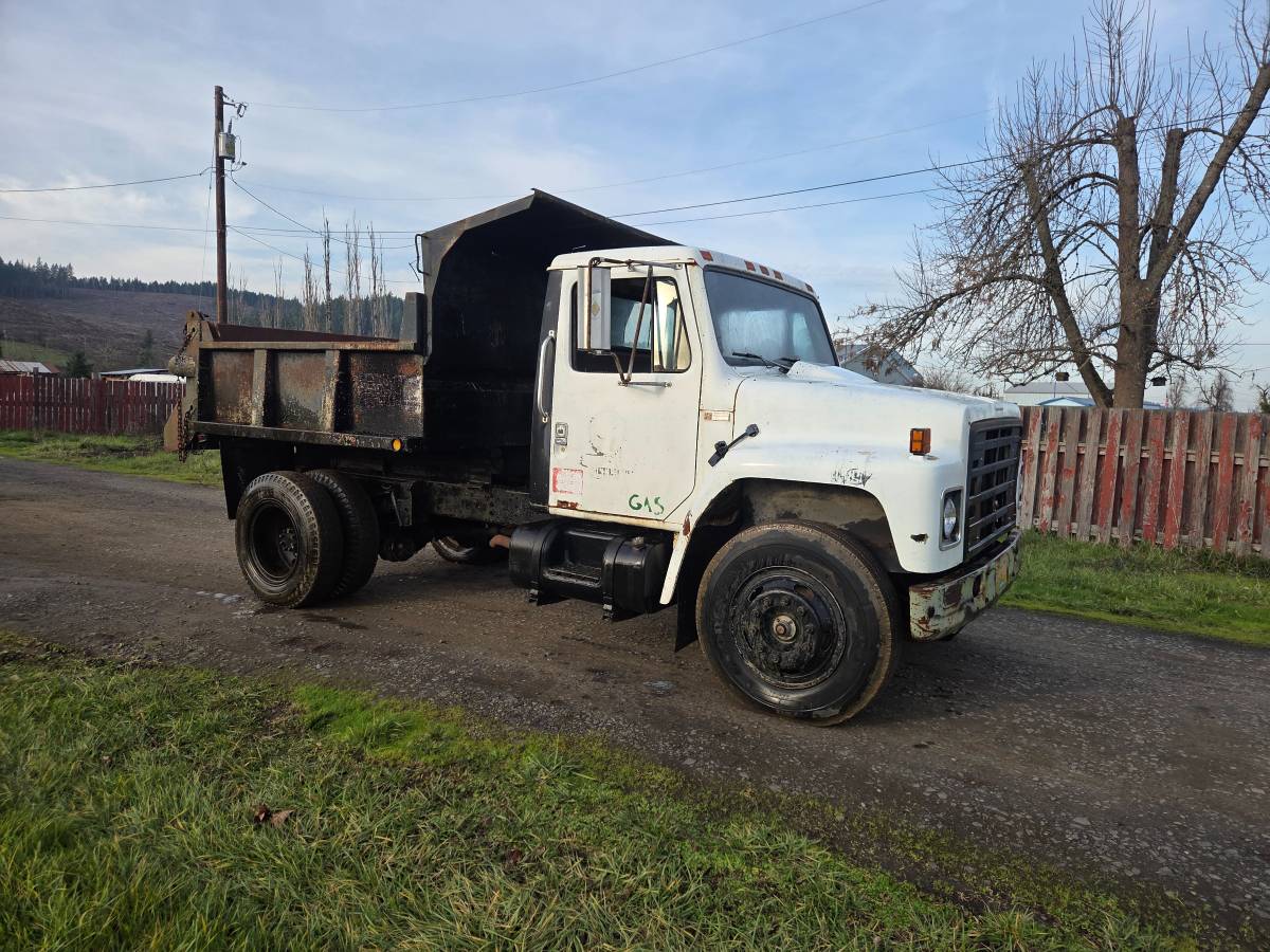 International-dump-truck-1980-2