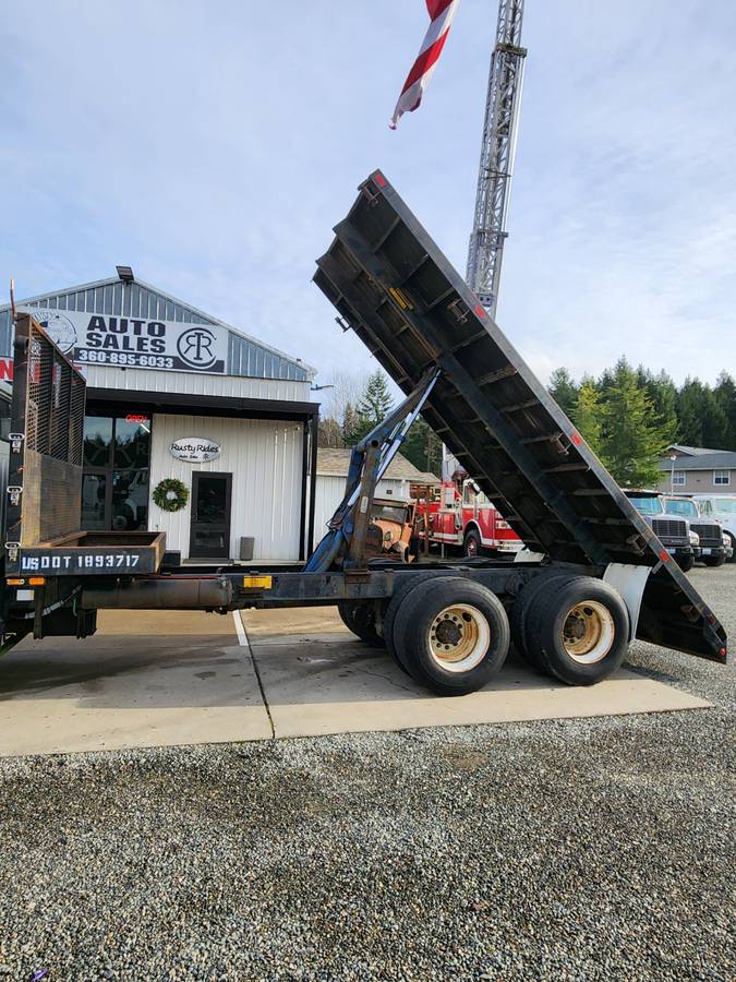 International-f-8100-diesel-1994-white-1