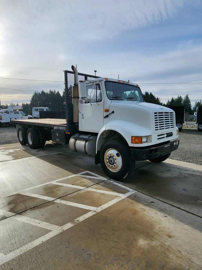 International-f-8100-diesel-1994-white-10