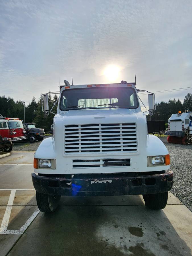 International-f-8100-diesel-1994-white-11