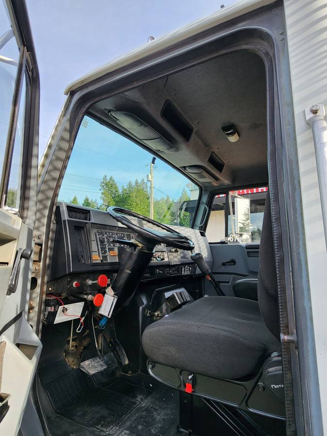 International-f-8100-diesel-1994-white-12