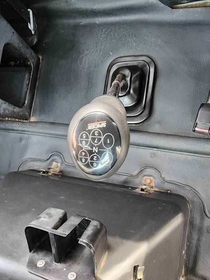 International-f-8100-diesel-1994-white-13