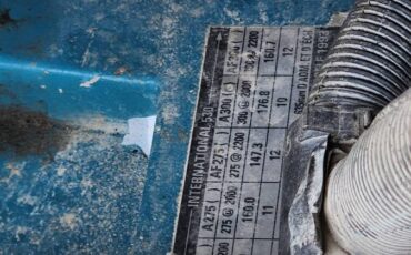 International-f-8100-diesel-1994-white-17