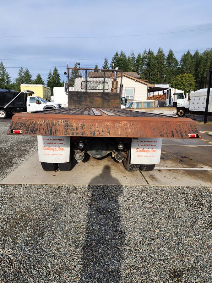 International-f-8100-diesel-1994-white-3