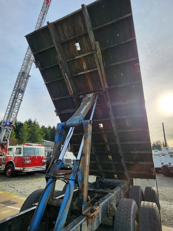 International-f-8100-diesel-1994-white-5