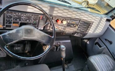 International-f-8100-diesel-1994-white-7