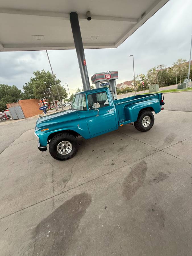 International-harvester-1968-blue-2