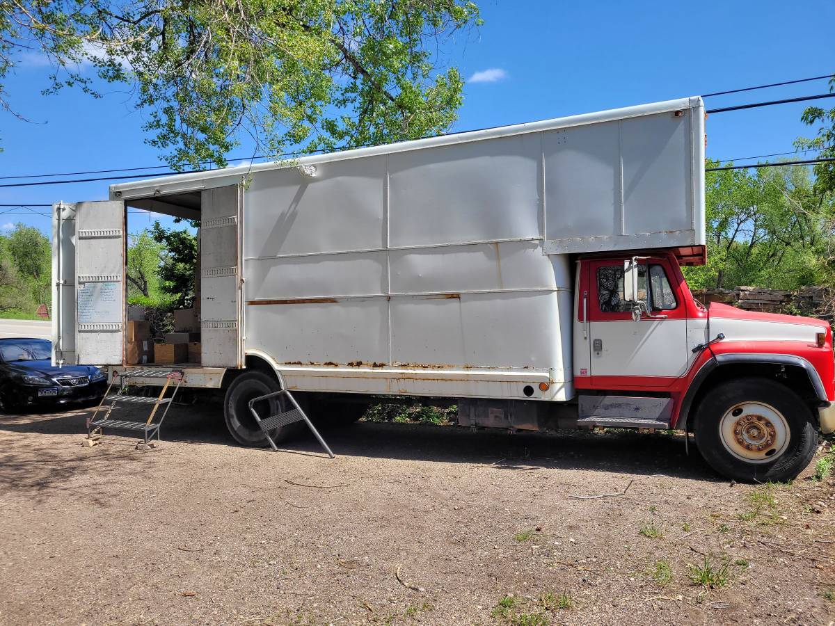 International-harvester-diesel-1979-white-1