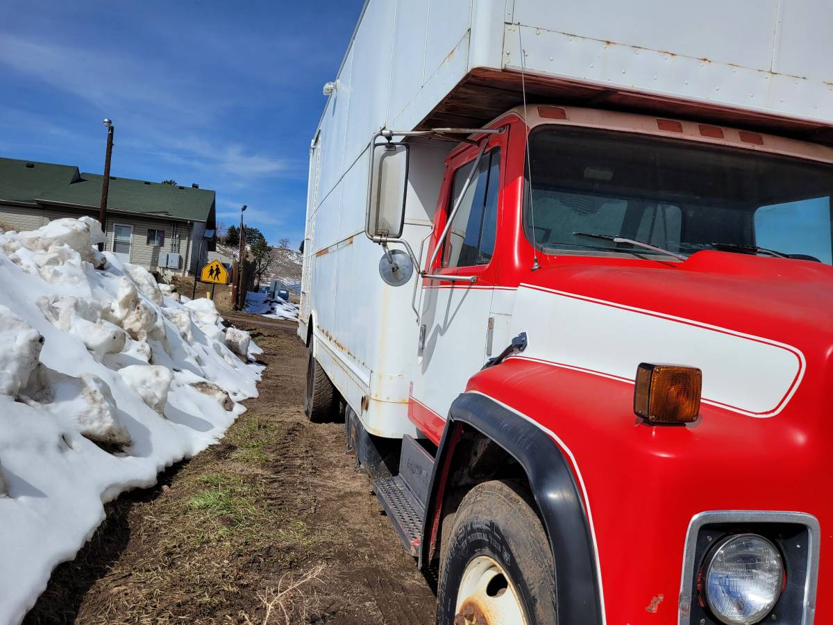 International-harvester-diesel-1979-white-10
