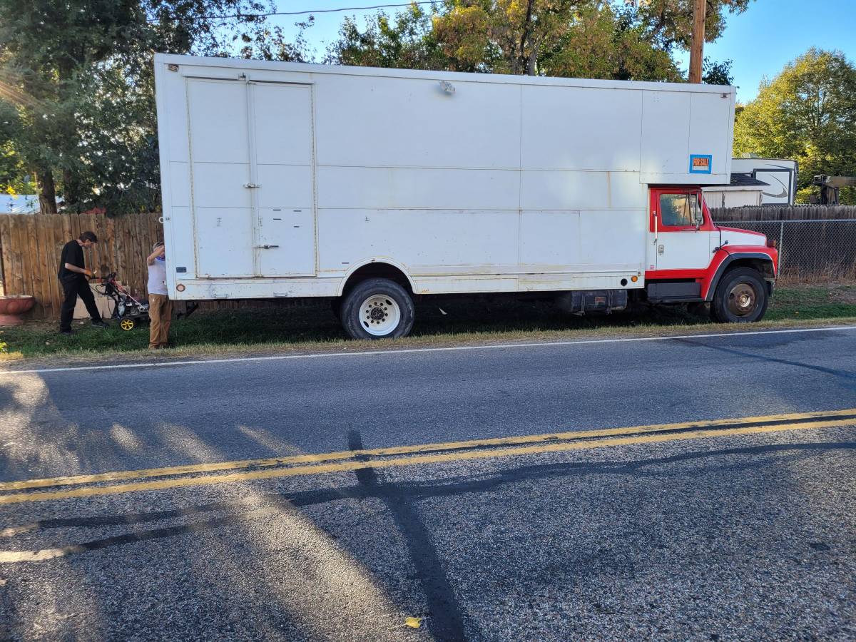 International-harvester-diesel-1979-white-18