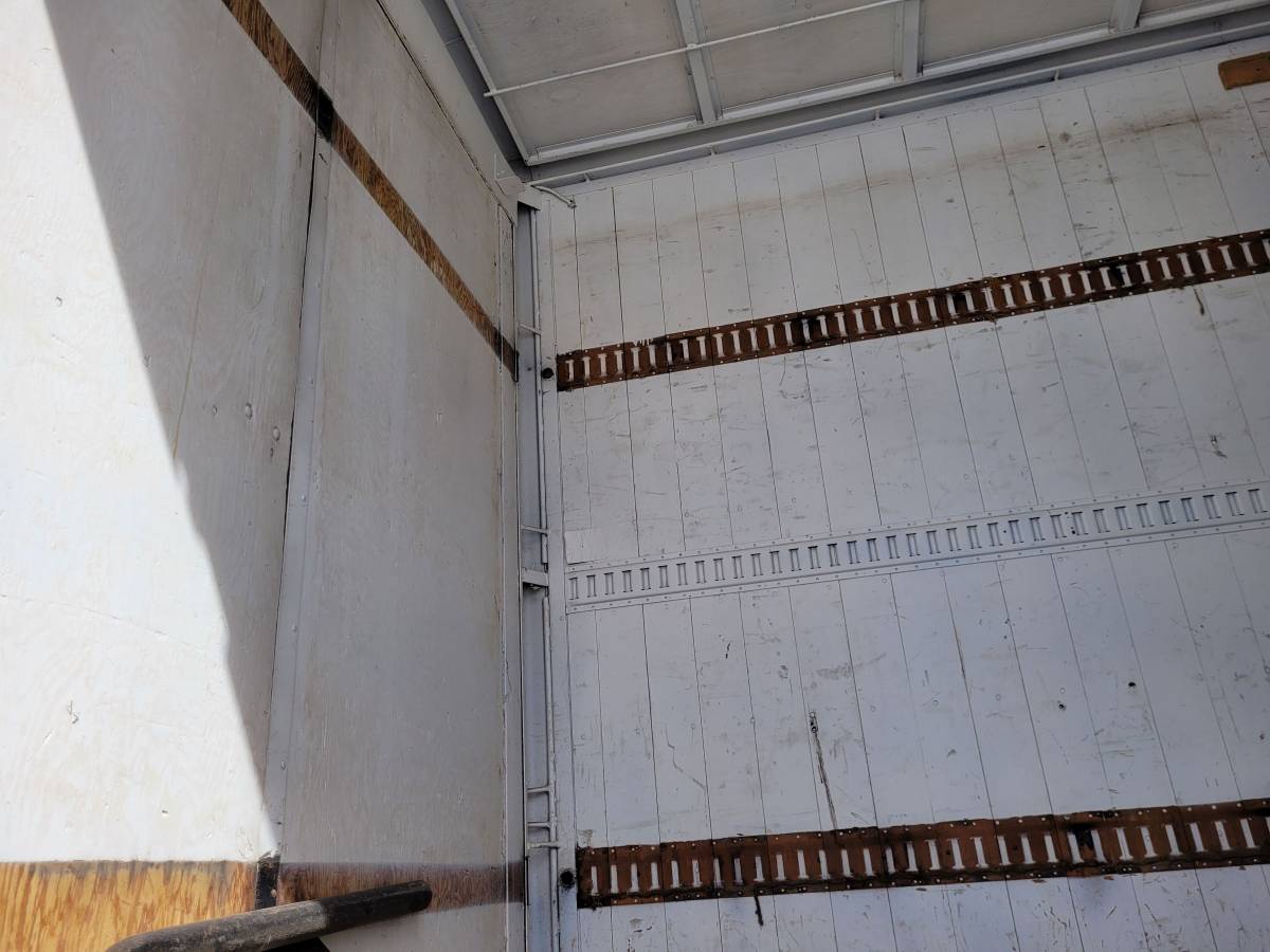 International-harvester-diesel-1979-white-3