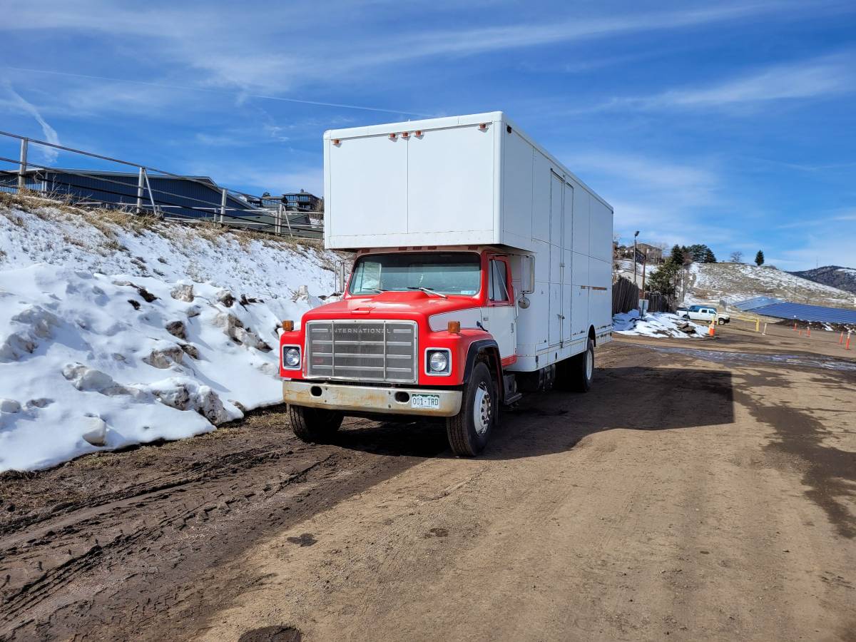 International-harvester-diesel-1979-white-9