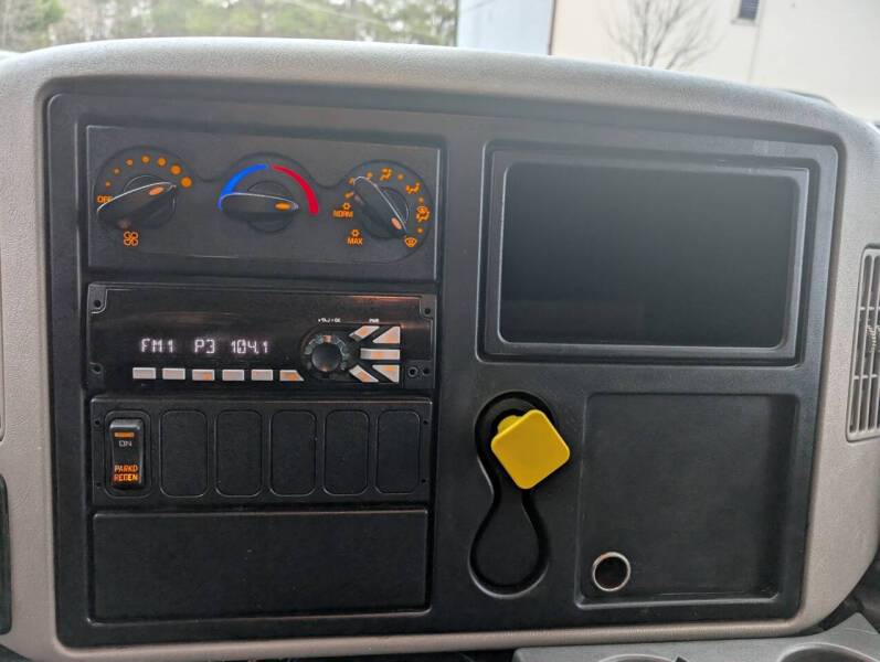 International-ma025-durastar-4300-diesel-1985-white-1