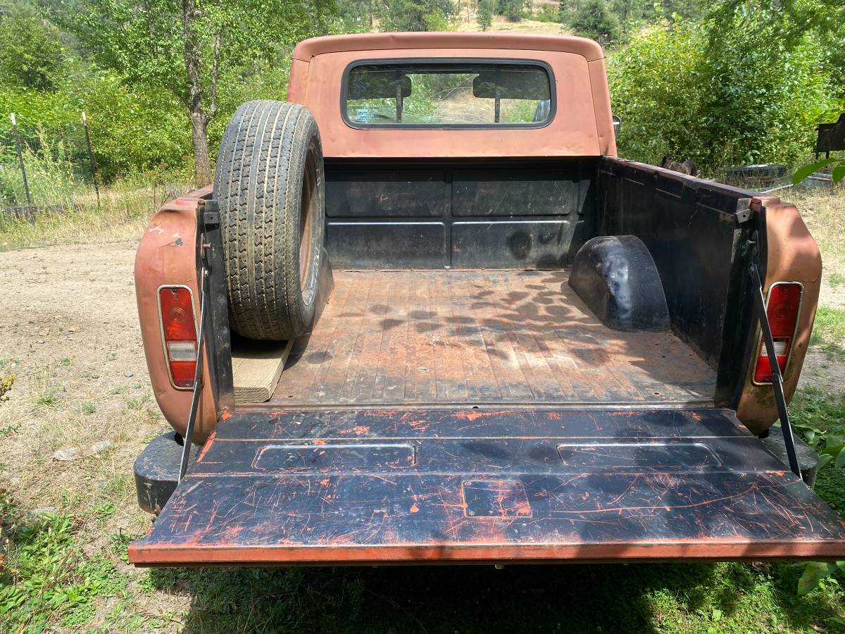 International-scout-1973-red-15