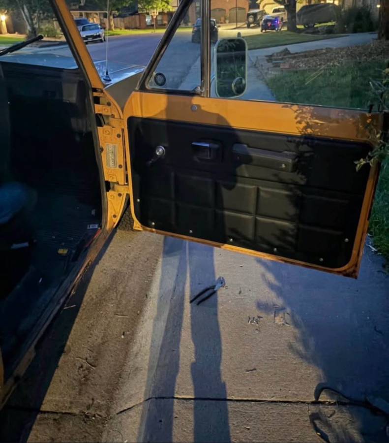 International-scout-1979-yellow-4