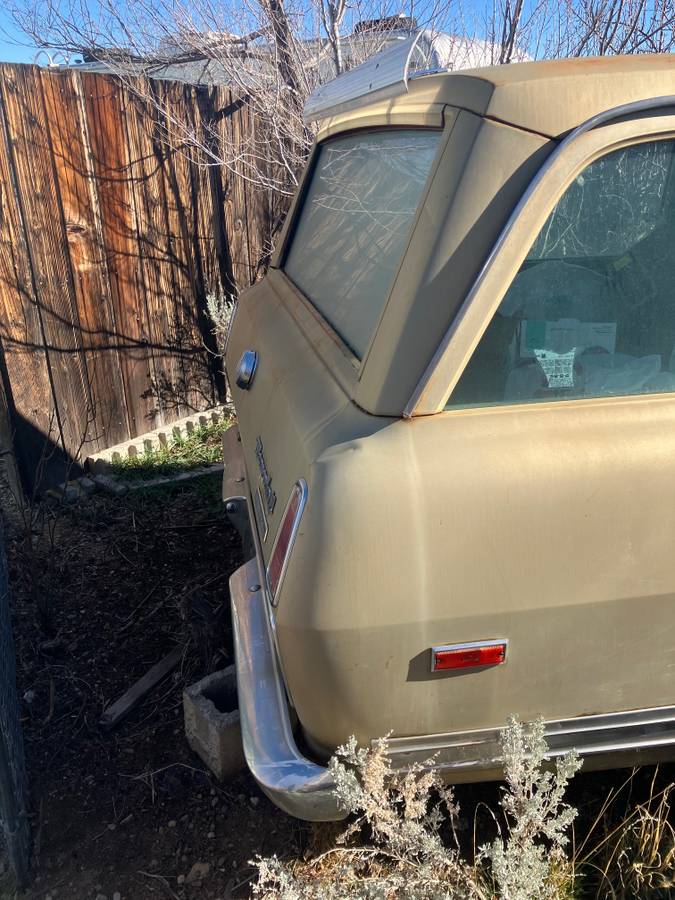 International-travelall-1100d-diesel-1970-yellow-1