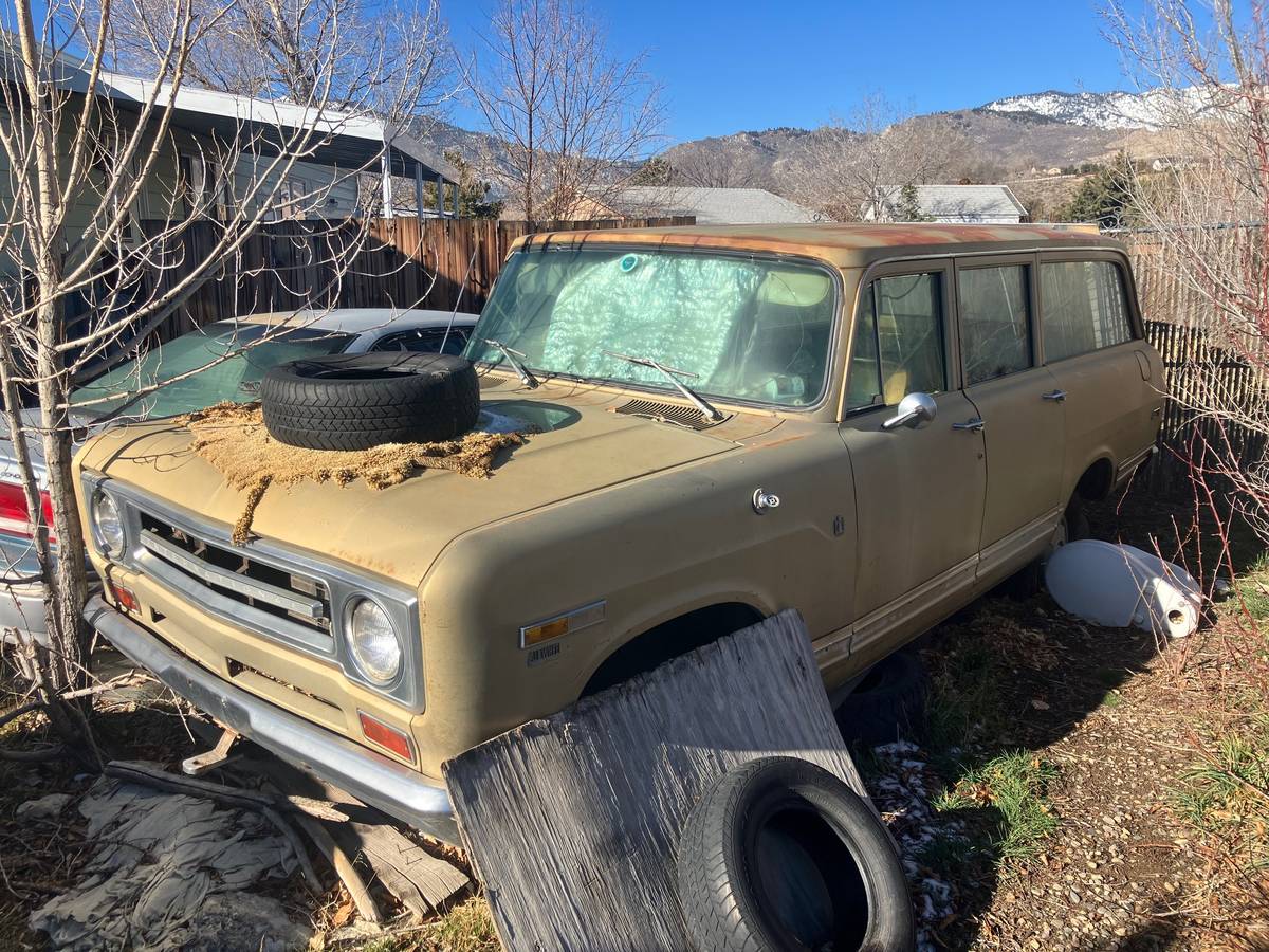 International-travelall-1100d-diesel-1970-yellow-3
