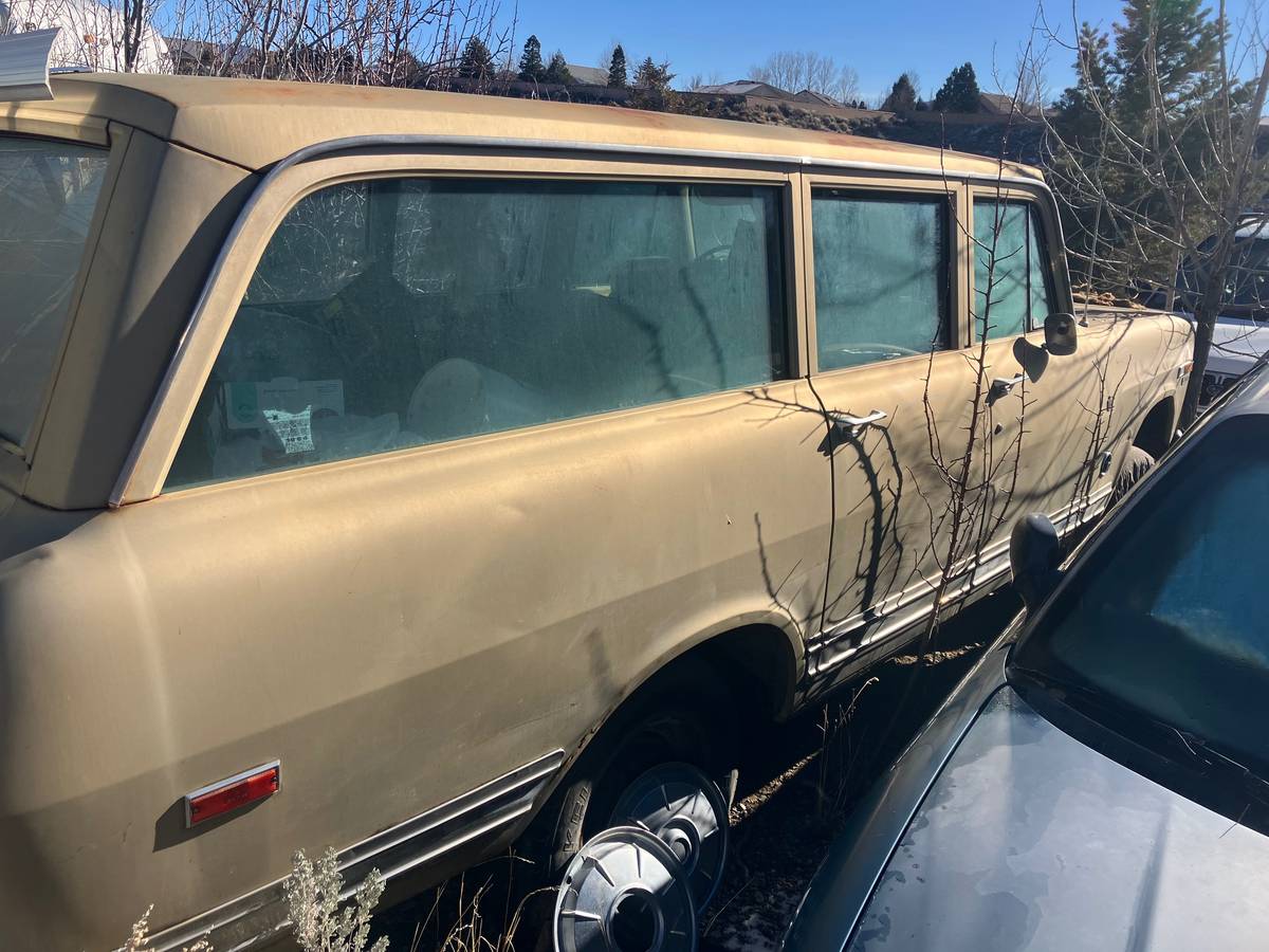 International-travelall-1100d-diesel-1970-yellow-4