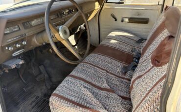 International-travelall-1973-1