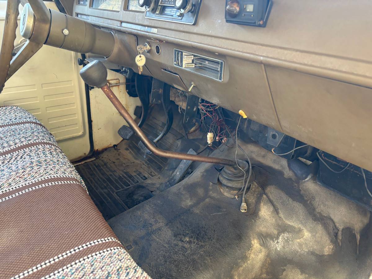 International-travelall-1973-3