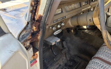 International-travelall-1973