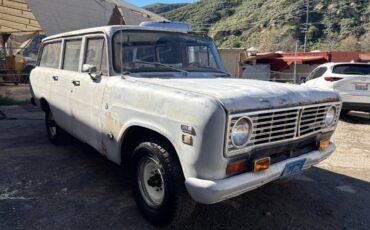 International-travelall-1973-6