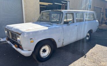 International-travelall-1973-7