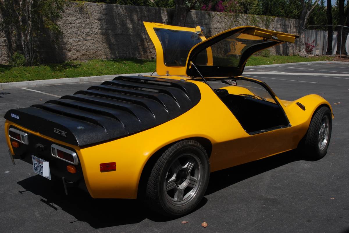 Invader-electric-1965-yellow-3