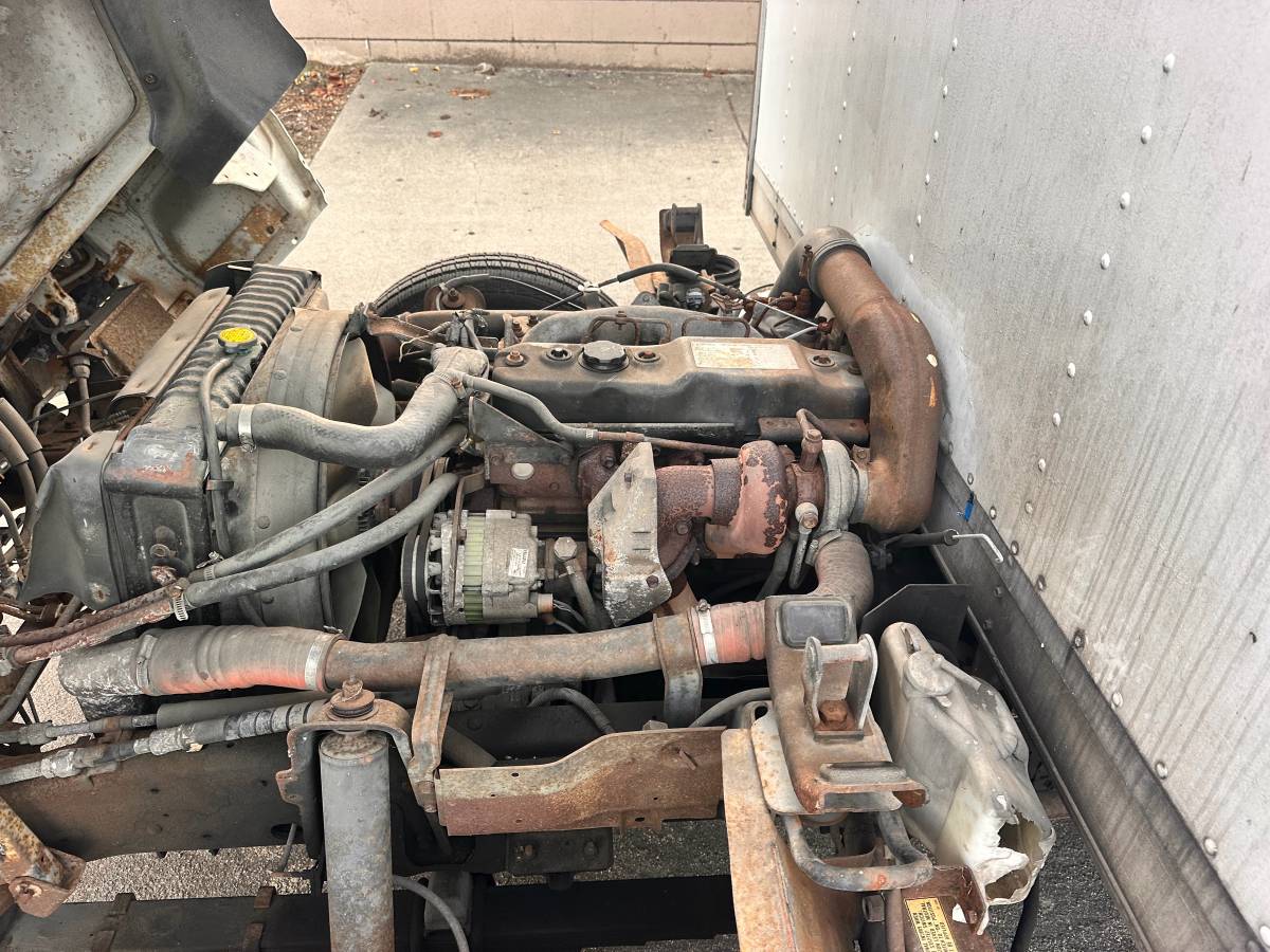 Isuzu-npr-diesel-1993-white-5