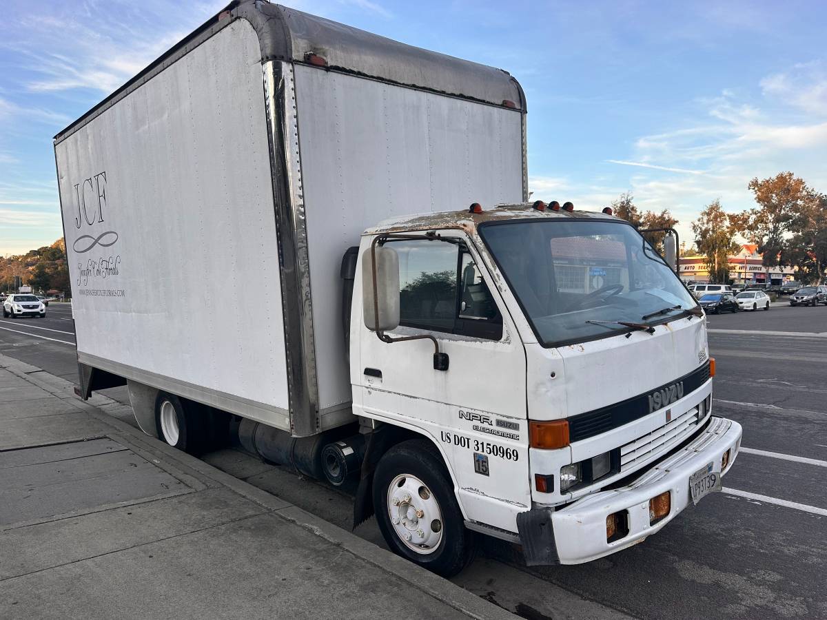 Isuzu-npr-diesel-1993-white
