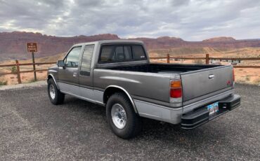 Isuzu-pickup-1991-grey-1