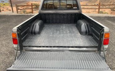 Isuzu-pickup-1991-grey-13