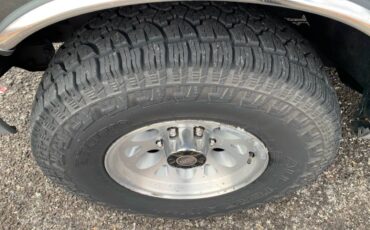 Isuzu-pickup-1991-grey-14