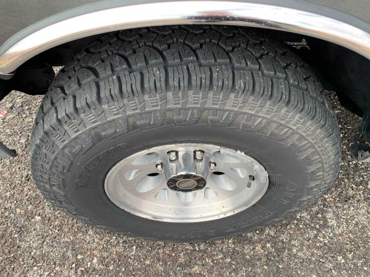 Isuzu-pickup-1991-grey-14