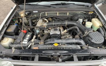 Isuzu-pickup-1991-grey-16