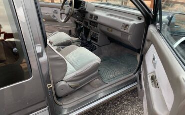 Isuzu-pickup-1991-grey-6