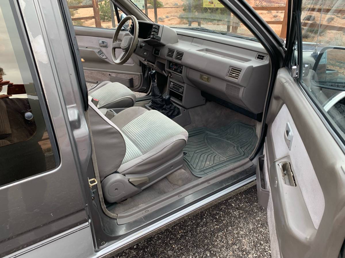 Isuzu-pickup-1991-grey-6