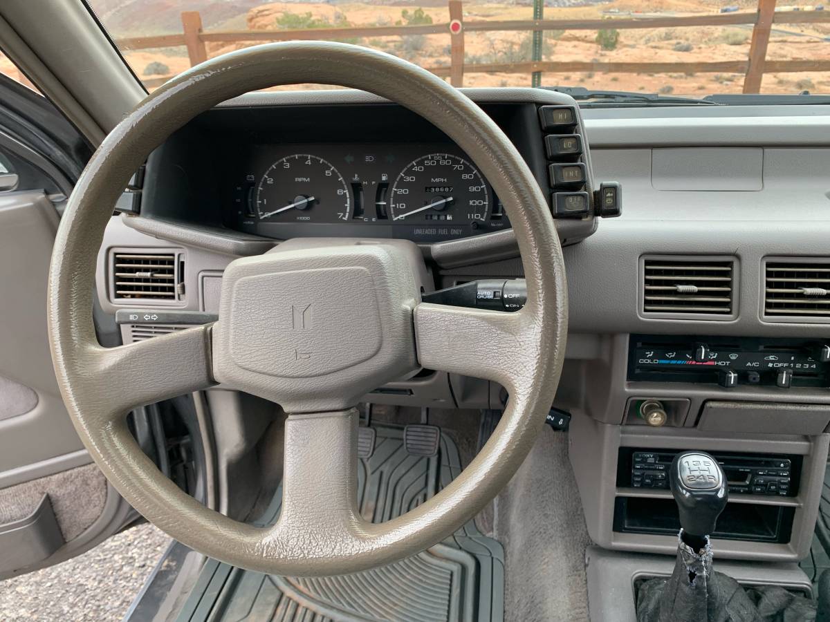 Isuzu-pickup-1991-grey-7