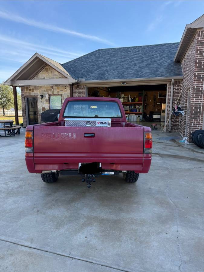 Isuzu-pickup-1993-red-4
