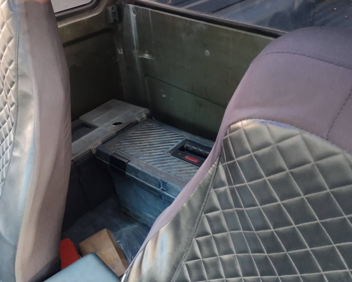 Isuzu-pup-1986-blue-6