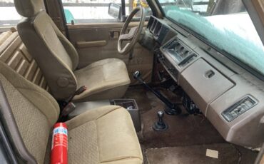 Isuzu-trooper-1986-brown-10