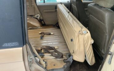 Isuzu-trooper-1986-brown-11