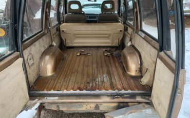 Isuzu-trooper-1986-brown-16
