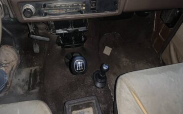 Isuzu-trooper-1986-brown-19