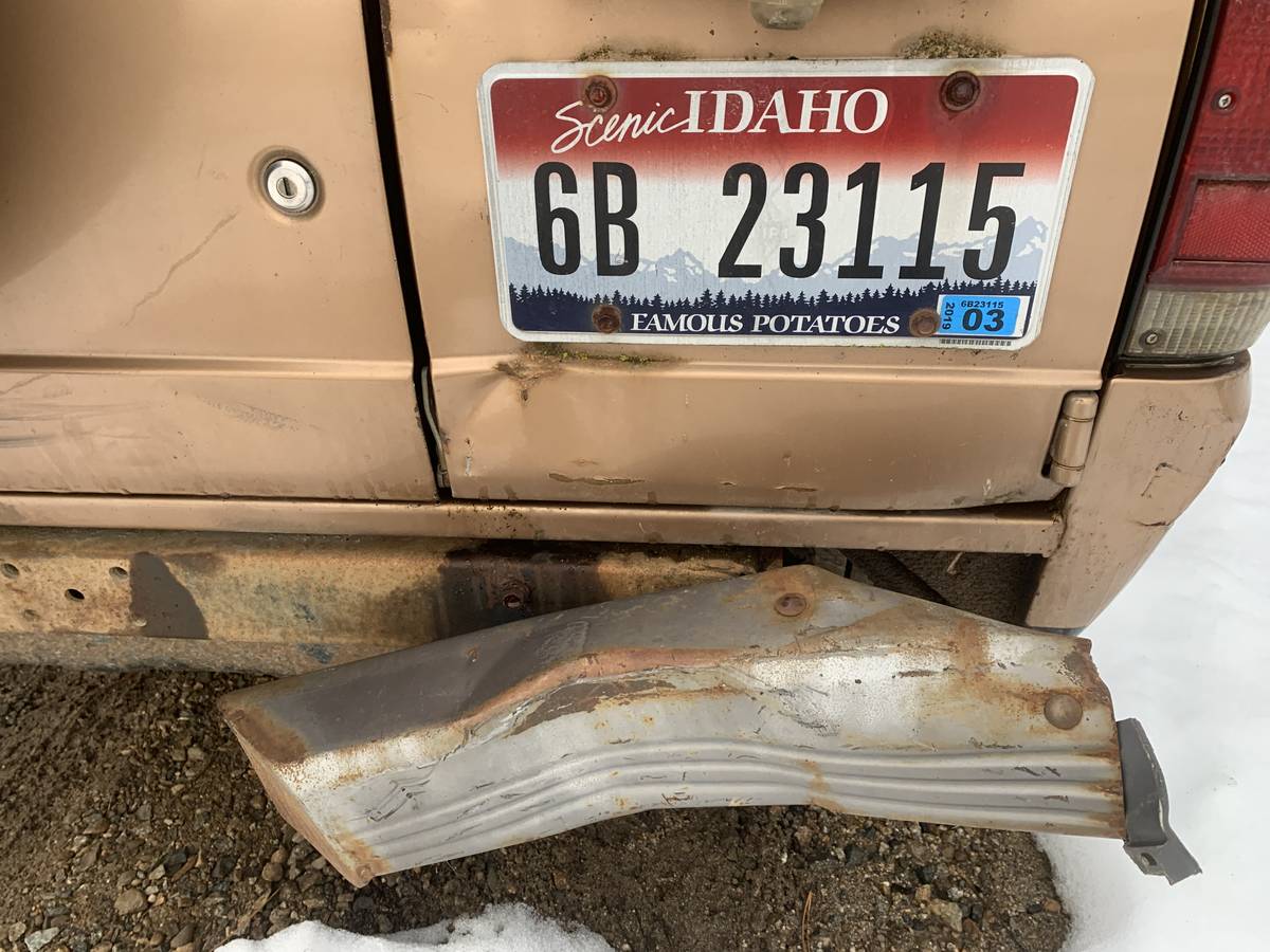 Isuzu-trooper-1986-brown-2