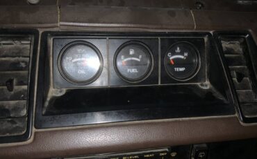 Isuzu-trooper-1986-brown-20