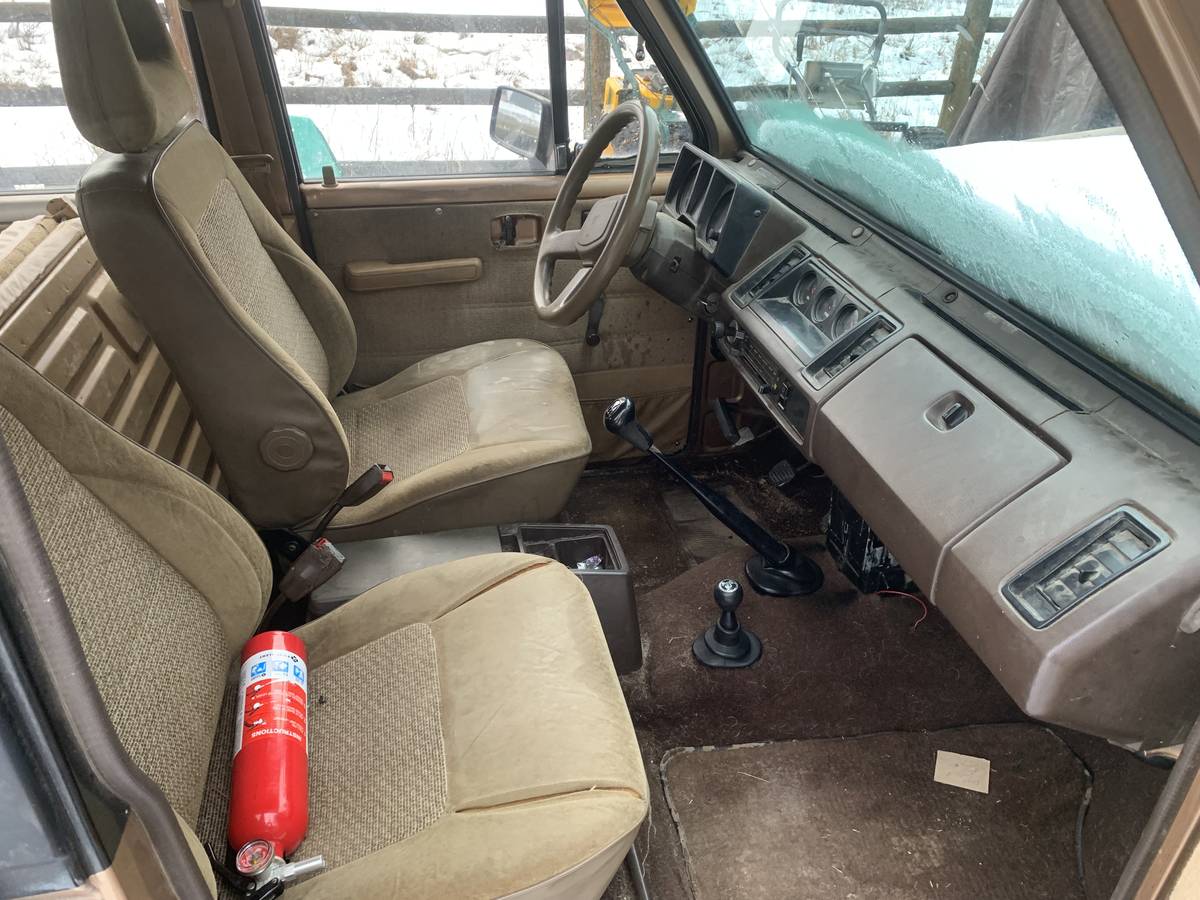 Isuzu-trooper-1986-brown-9
