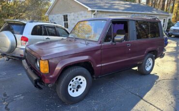Isuzu-trooper-1986-red-1