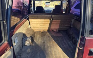 Isuzu-trooper-1986-red-11